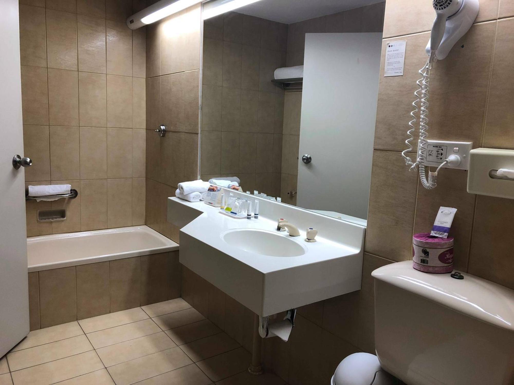 Standard Deluxe Room,1212354337:JPEG